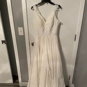 White Wedding Dress - Brand New - Great Condition